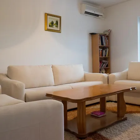 Jelena تريبينيي